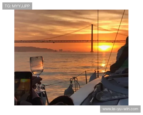 里斯本夜灯点亮特茹河畔城市新景