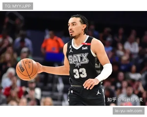 琼斯领衔马刺后卫线，展现成长新气象