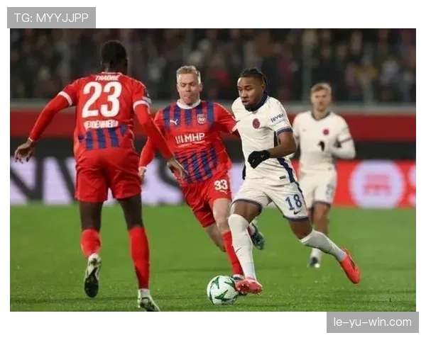 克拉克助英超新星闪耀，球队战术升级表现抢眼