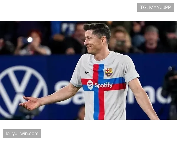 莱万肩伤复出遇阻，巴萨前景蒙上阴影