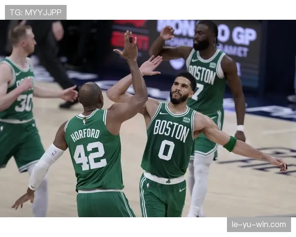 加内特挡拆效率提升助球队季后赛攻防转换领先对手