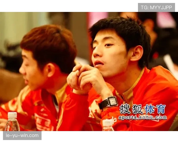 张继科拎着几只奢侈品袋走进菜市场，这画面我回放了三遍