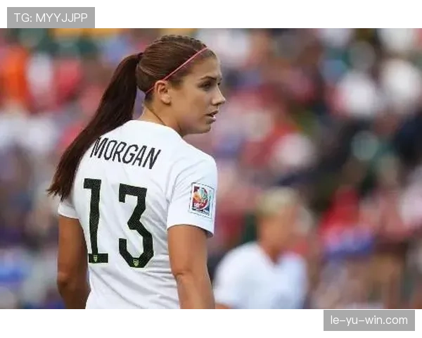 亚历克斯·摩根在家切牛排用的刀比我的房租还贵